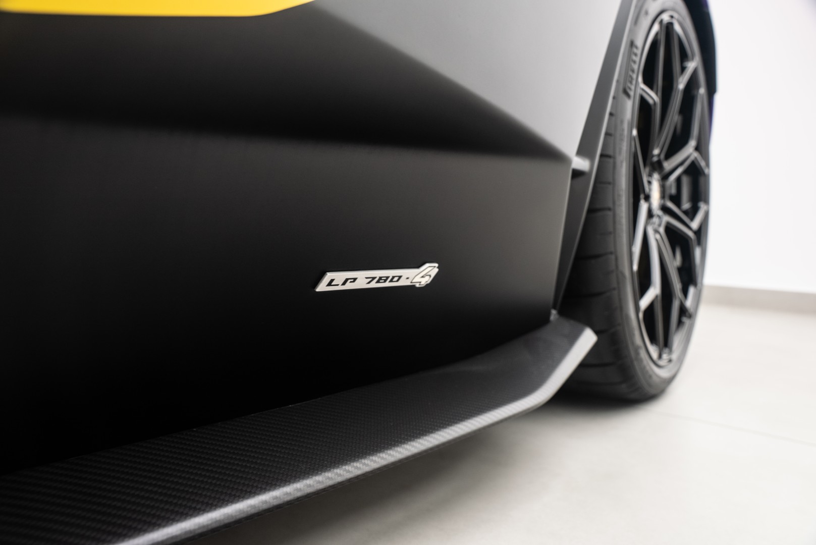 2022 LAMBORGHINI AVENTADOR ULTIMAE 01 OF 250. FULL CARBON